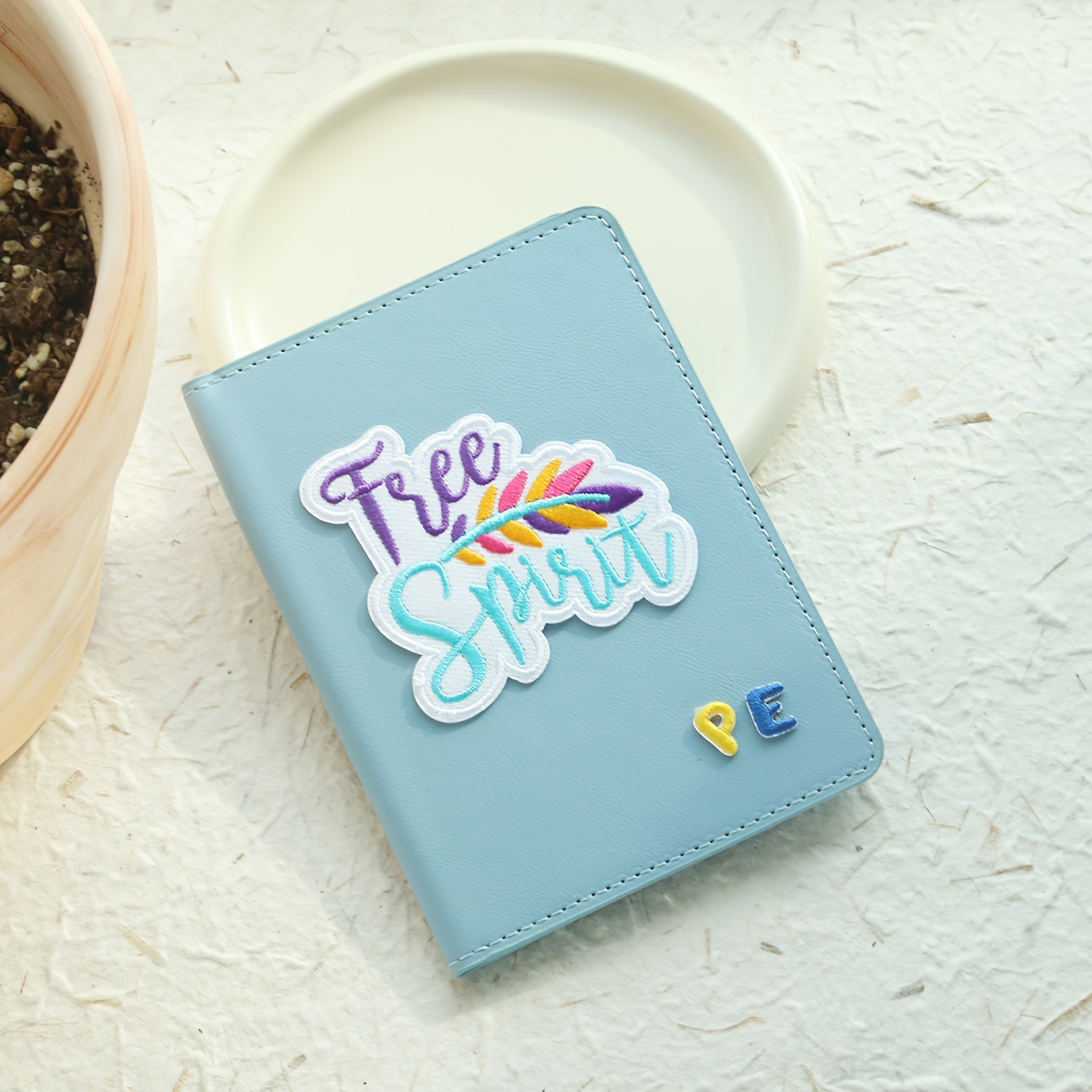 맞춤 이니셜 자수 패치가 있는 만화 캐릭터 가죽 여권  - Travel Accessories Hong Kong 리뷰 및 가격